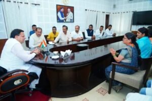 रुद्रप्रयाग के पंचायत चुनाव विजेताओं ने सीएम धामी से की मुलाकात, नए दायित्वों पर हुई चर्चा। WWW.JANSWAR.COM