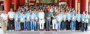 भारत दर्शन शैक्षिक यात्रा पर जा रहे देवप्रयाग के मेधावी छात्र-छात्राओं ने राज्यपाल से की मुलाकात। WWW.JANSWAR.COM