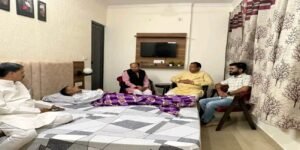 वरिष्ठ भाजपा कार्यकर्ता गुरपाल बत्रा से मिले, जाना स्वास्थ्य का हाल। WWW.JANSWAR.COM
