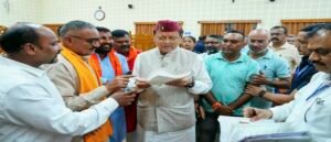 मुख्यमंत्री ने मुख्य सेवक सदन में प्रदेश के विभिन्न क्षेत्रों से आए लोगों की समस्याएं सुनीं। WWW.JANSWAR.COM