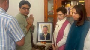 दिवंगत कांग्रेस नेता हीरा सिंह बिष्ट के घर पहुंचीं प्रदेश प्रभारी कुमारी शैलजा, परिजनों को दी सांत्वना। WWW.JANSWAR.COM