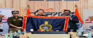 उत्तराखण्ड पुलिस को मिला नया स्वरूप, मुख्यमंत्री धामी ने नवीन ध्वज और प्रतीक चिह्न का किया अनावरण। WWW.JANSWAR.COM