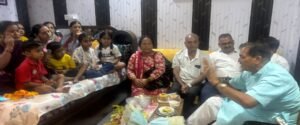 ऋषिकेश: मालवीय नगर में रूम मीटिंग में शामिल हुए विधायक प्रेमचंद अग्रवाल, लोगों से किया संवाद। WWW.JANSWAR.COM