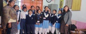 धुमाकोट में किशोर-किशोरियों को पॉक्सो एक्ट और महिला हेल्पलाइन की दी जानकारी। WWW.JANSWAR.COM