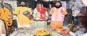 दुर्गाष्टमी पर कैबिनेट मंत्री रेखा आर्या ने टपकेश्वर महादेव मंदिर में की पूजा-अर्चना, प्रदेश की सुख-समृद्धि की कामना। WWW.JANSWAR.COM