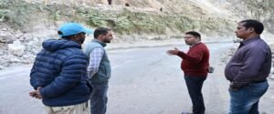 जिलाधिकारी ने सिरोबगड़ लैंडस्लाइड जोन का किया निरीक्षण। WWW.JANSWAR.COM