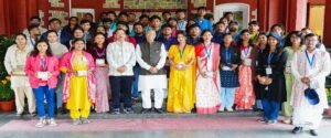 राज्यपाल डॉ. ढाल सिंह बिसेन ने ‘युवा संगम’ के तहत पश्चिम बंगाल से आए विद्यार्थियों से किया संवाद। WWW.JANSWAR.COM